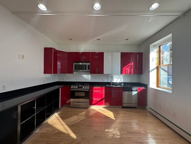 284 Chelsea St, Unit 1