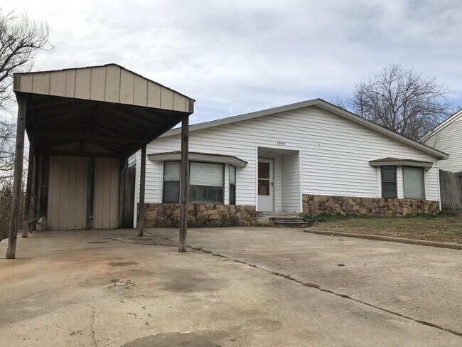 property at 1300 N Louisa Ave