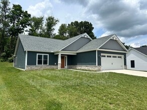 185 Lindburgh Dr in Waynesboro, VA - Building Photo - Building Photo
