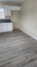 1043 W 107th St, Unit 107th in Los Angeles, CA - Foto de edificio - Building Photo