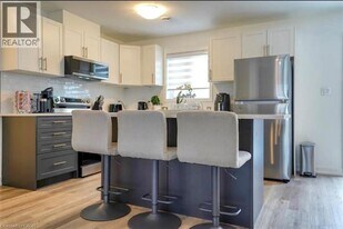 4263 Fourth Ave in Niagara Falls, ON - Building Photo