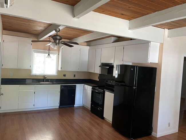 10977 Woodchuck Ct in Penn Valley, CA - Building Photo - Building Photo