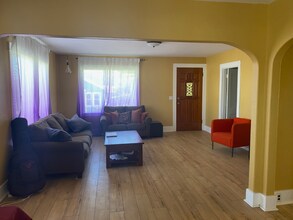 1015 Laughlin St in The Dalles, OR - Building Photo - Building Photo