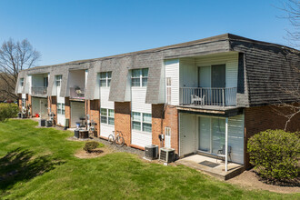 Sherwood Forest Garden Apartments in Middletown, NY - Building Photo - Building Photo