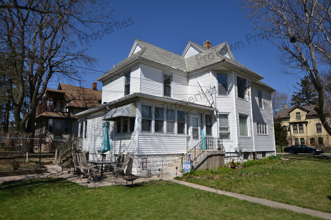 400 Douglas St in Joliet, IL - Foto de edificio - Building Photo