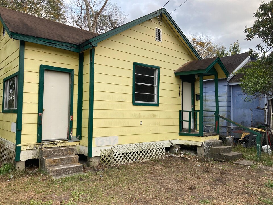 1347 Mt Herman St in Jacksonville, FL - Building Photo