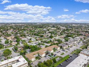 Sunrise Apartments in Sunrise, FL - Building Photo - Building Photo