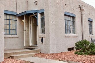 214 Pine St SE in Albuquerque, NM - Foto de edificio - Building Photo