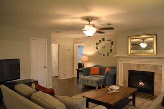 5402 Queensloch Dr in Houston, TX - Building Photo - Building Photo