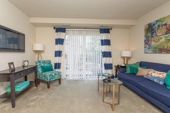 Stage Coach / Olde Stage / Severn Square