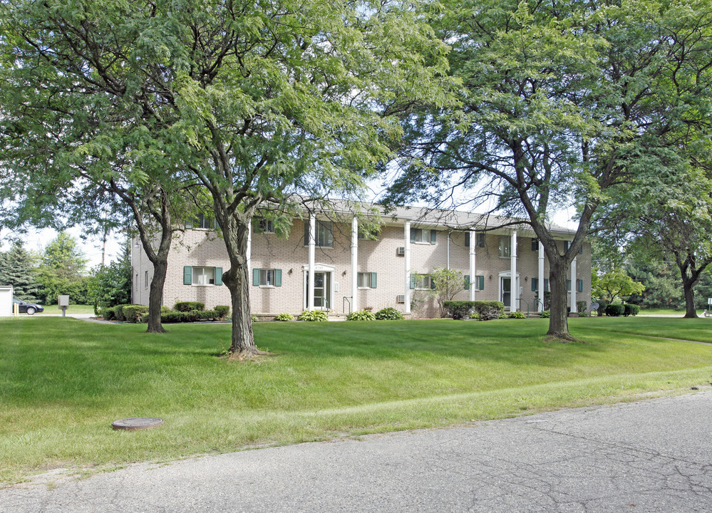 Clarkston Place Apartments in Clarkston, MI - Foto de edificio