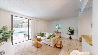 2345 NE 135th St in North Miami, FL - Building Photo