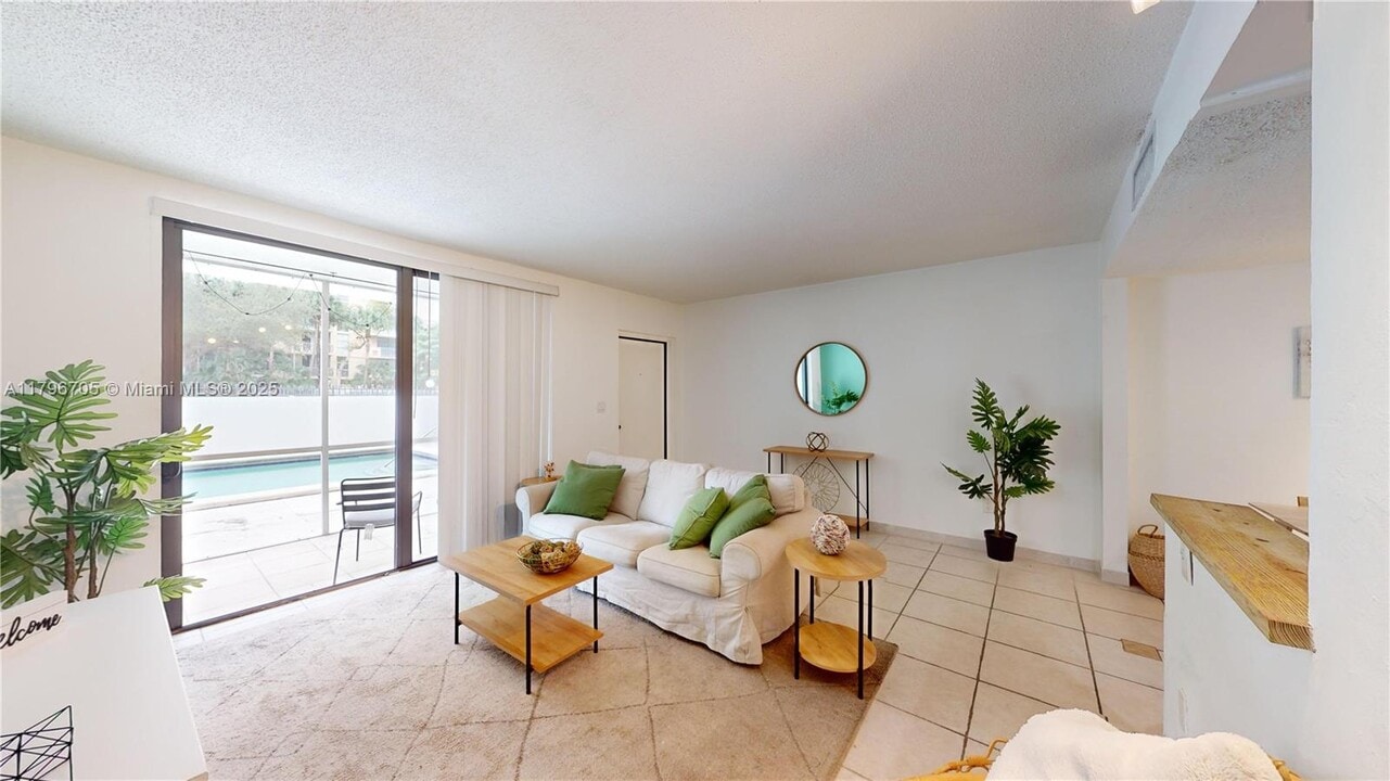 2345 NE 135th St in North Miami, FL - Building Photo