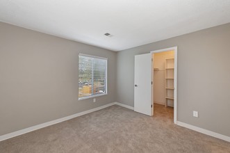 Pebble Point in Indianapolis, IN - Building Photo - Interior Photo