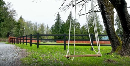 16015 70th Ave NW in Stanwood, WA - Foto de edificio - Building Photo