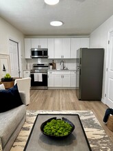 525 Morrison Ave, Unit #3 in Englewood, FL - Foto de edificio - Building Photo
