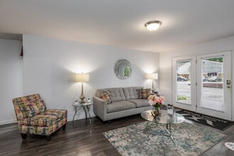 Sonoma Woods Apartments – New Ownership & ... in Newport News, VA - Foto de edificio - Interior Photo