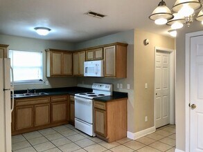 3261 Sawtooth Dr in Tallahassee, FL - Building Photo - Building Photo