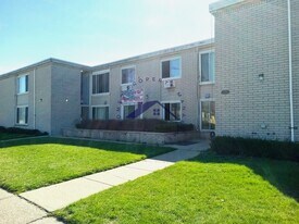 16895 Lahser Rd in Detroit, MI - Building Photo