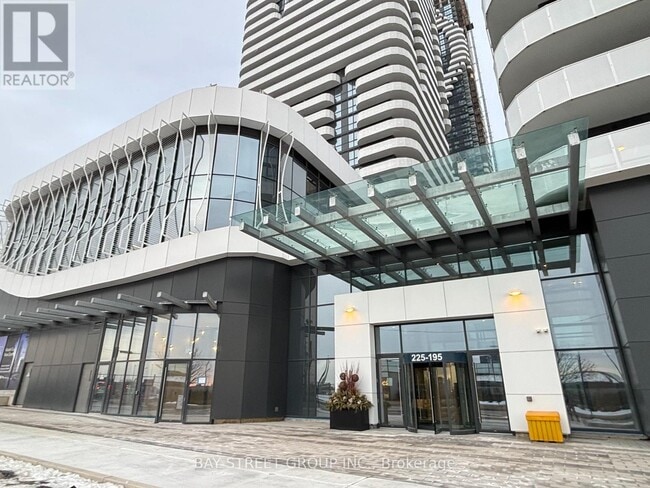 195 Commerce St in Vaughan, ON - Building Photo - Building Photo