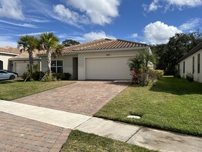 3831 Carrick Bend Dr in Kissimmee, FL - Building Photo - Building Photo