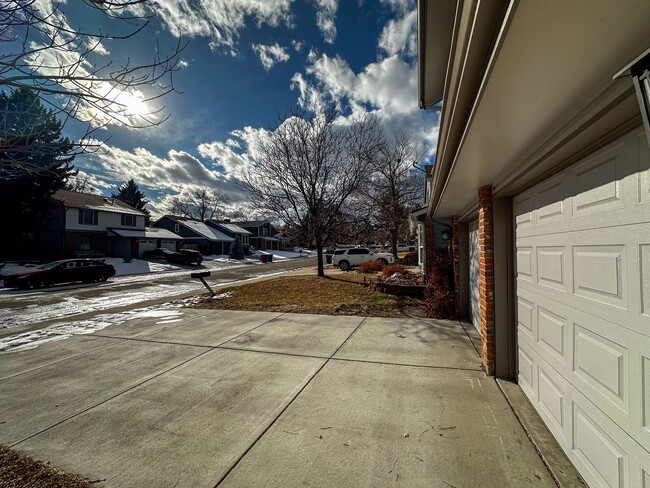 7609 E Mineral Pl in Centennial, CO - Building Photo - Building Photo