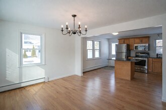 29 Crown St in Westfield, MA - Building Photo - Building Photo