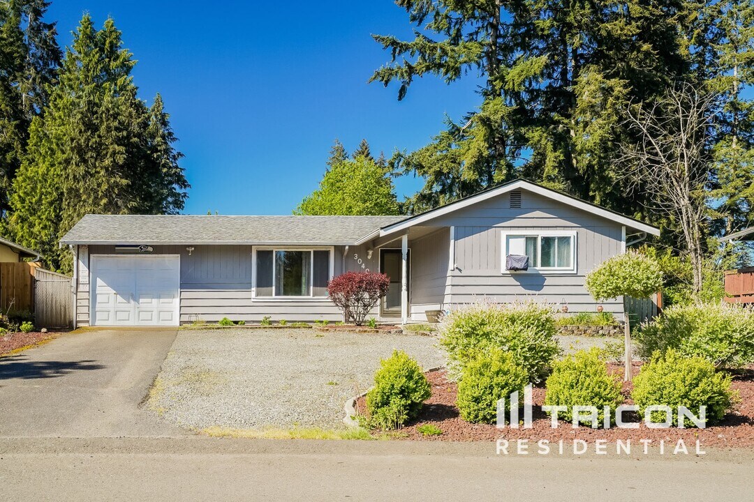 3040 SE Travera Dr in Port Orchard, WA - Building Photo