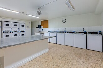 Laura Secord Apartments in Niagara Falls, ON - Foto de edificio - Interior Photo