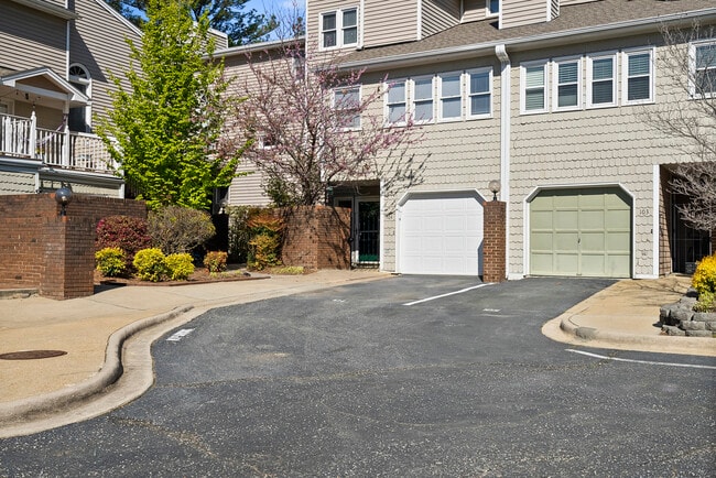 7010 Sandy Forks Rd in Raleigh, NC - Building Photo - Building Photo