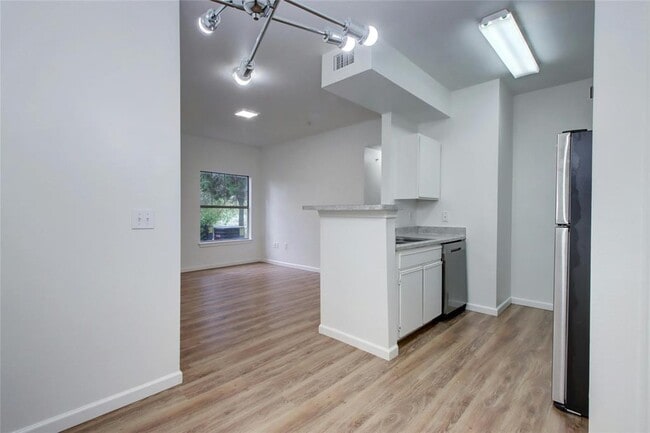 2320 Gracy Farms Ln