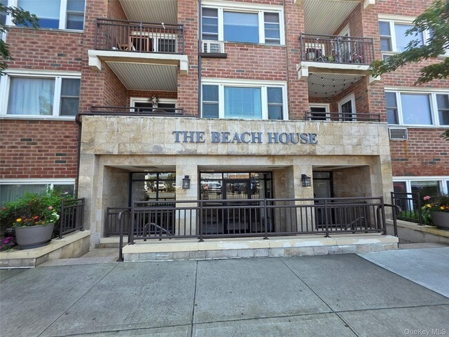 740 E Broadway in Long Beach, NY - Building Photo - Building Photo