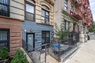 220 W 122nd St in New York, NY - Building Photo - Building Photo