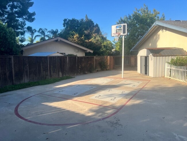 3216 W Tenaya Way in Fresno, CA - Building Photo - Building Photo