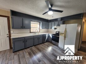 1013 S Sherman Ave in Sioux Falls, SD - Building Photo