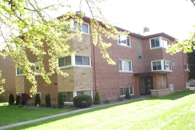 3034 Harlem Ave, Unit 1R in Riverside, IL - Building Photo