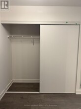 705 Davis Dr in Newmarket, ON - Building Photo - Building Photo