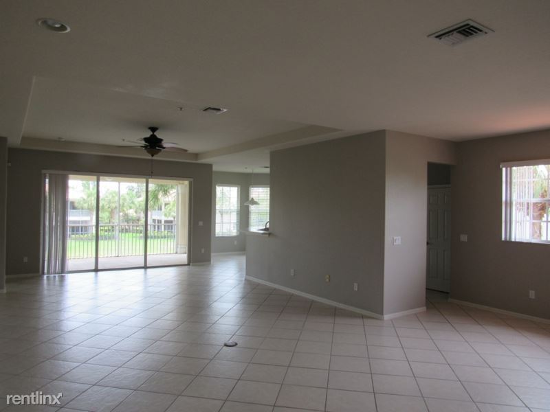 12851 Carrington Cir in Naples, FL - Building Photo