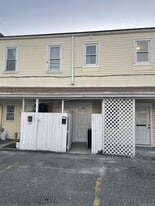 61 Larkfield Rd in East Northport, NY - Building Photo