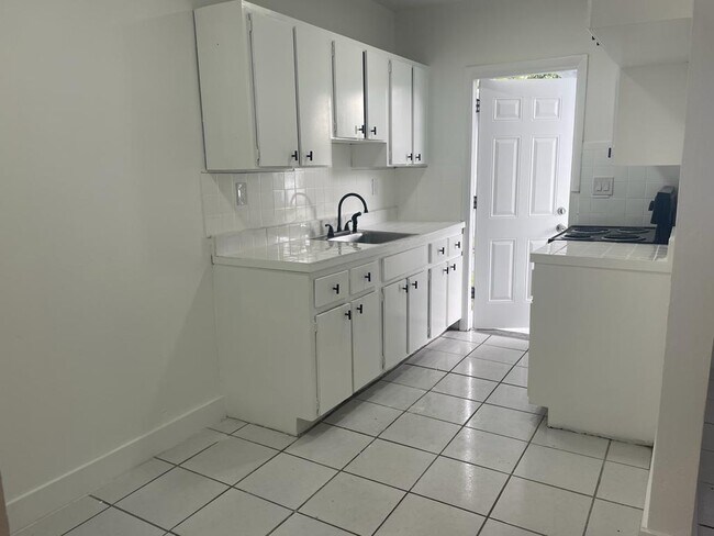 6021 Polk St, Unit 1 in Hollywood, FL - Building Photo - Building Photo