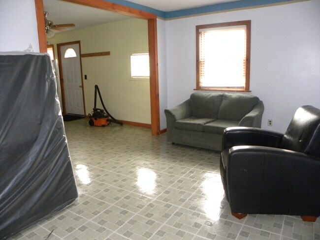 2035 Dryden Rd, Unit Apartment 2 in Freeville, NY - Foto de edificio - Building Photo