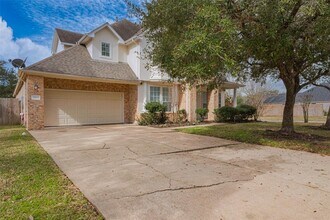 5802 Berkshire Ridge Dr in Sugar Land, TX - Building Photo - Building Photo