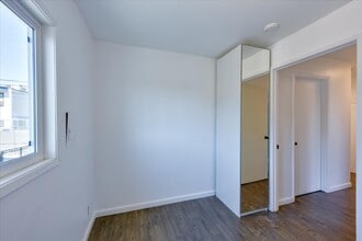 3440 64th Avenue Plz, Unit #4 in Oakland, CA - Foto de edificio - Building Photo