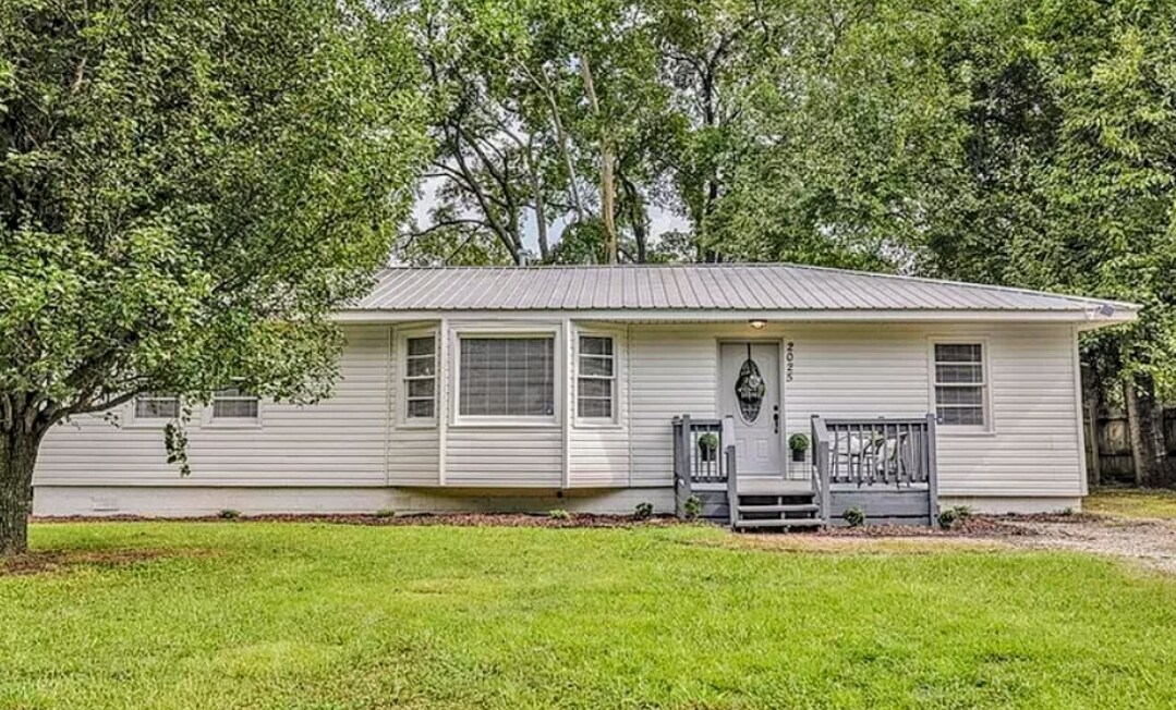 2025 Mississippi Ave in Bessemer, AL - Building Photo