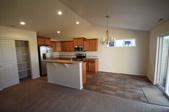21180 SE Azalia Ave in Bend, OR - Building Photo - Building Photo