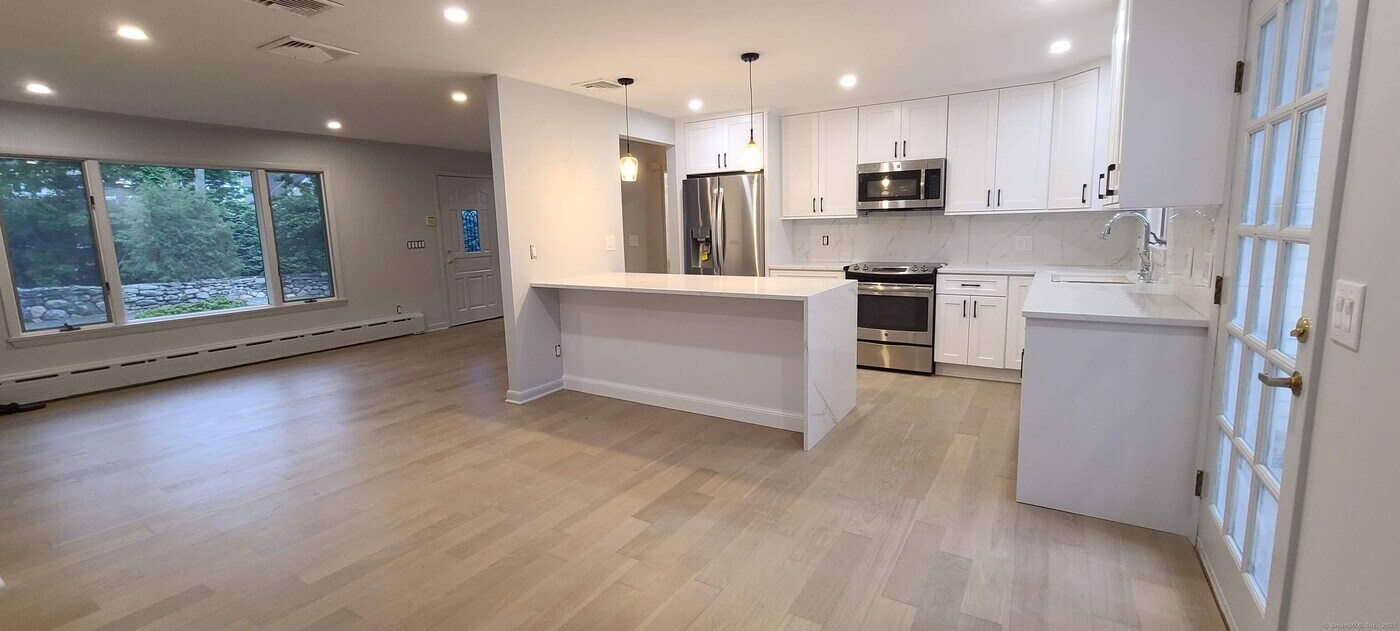 76 Havemeyer Ln in Greenwich, CT - Building Photo