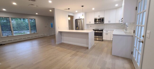 property at 76 Havemeyer Ln