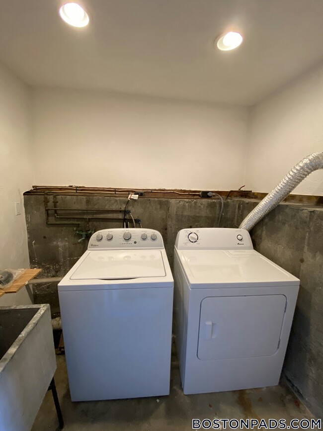 247 South St in Waltham, MA - Building Photo - Building Photo