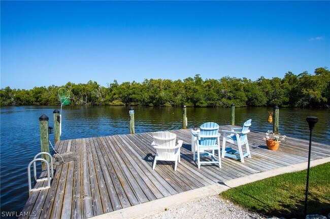 1712 Harbor Ln in Naples, FL - Foto de edificio - Building Photo