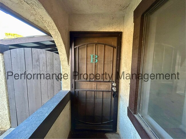 4324 Orrick Ct-Unit -B in Bakersfield, CA - Building Photo - Building Photo